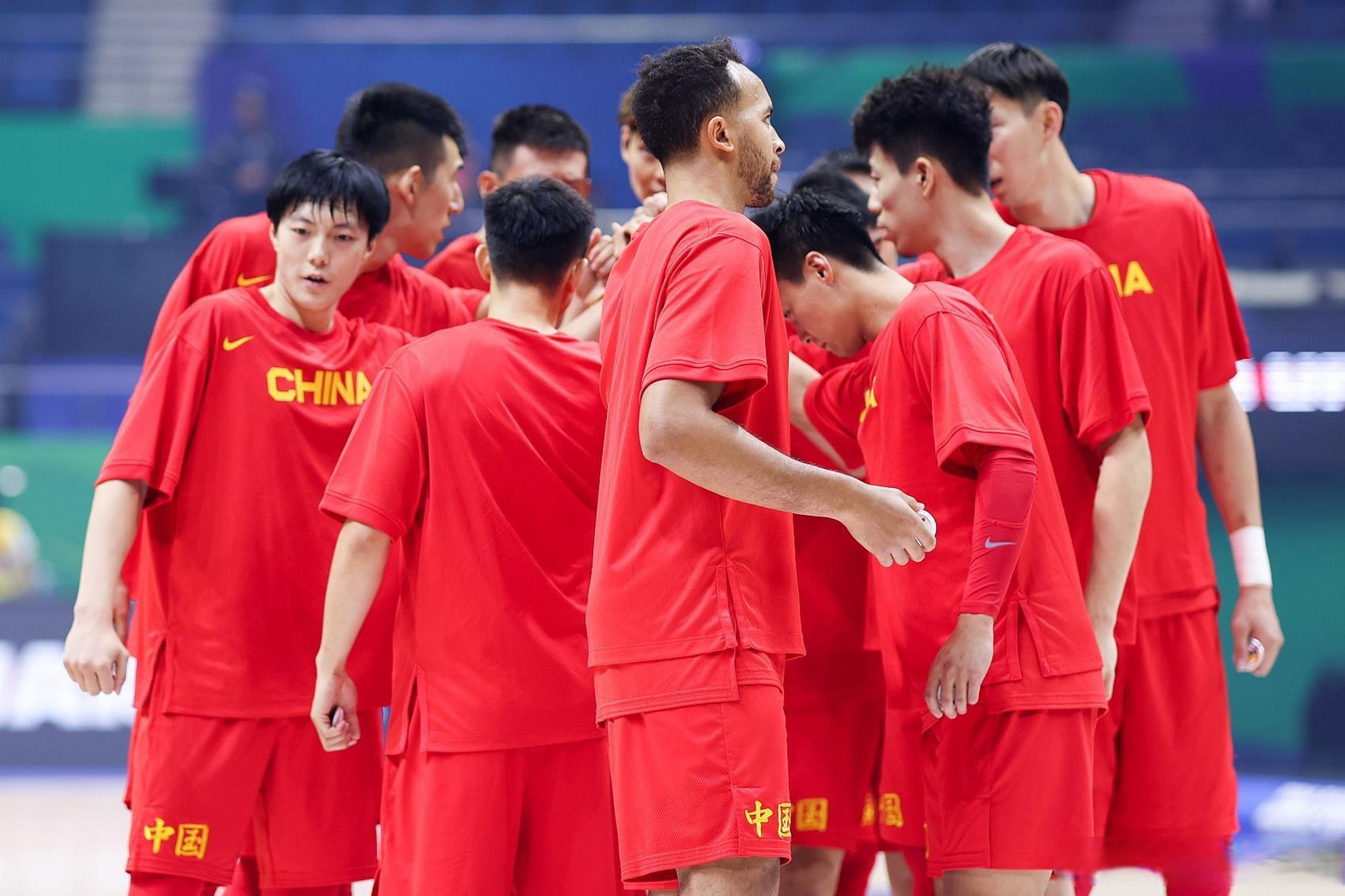 九游官网下载app下载-中国篮球联赛各路强队实力对决，现场观众热情高涨